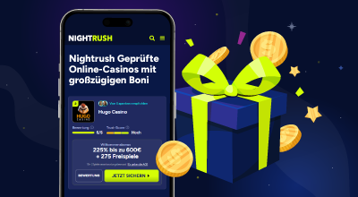 Smartphone zeigt die Nightrush Casino-Website mit "Nightrush Geprüfte Online-Casinos mit großzügigen Boni" und einem Angebot für Hugo Casino neben einem blauen Geschenk mit goldenen Münzen.