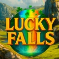 Lucky Falls Spielbildschirm mit einer goldenen Münzschieber-Maschine und einem grünen Leprechaun.