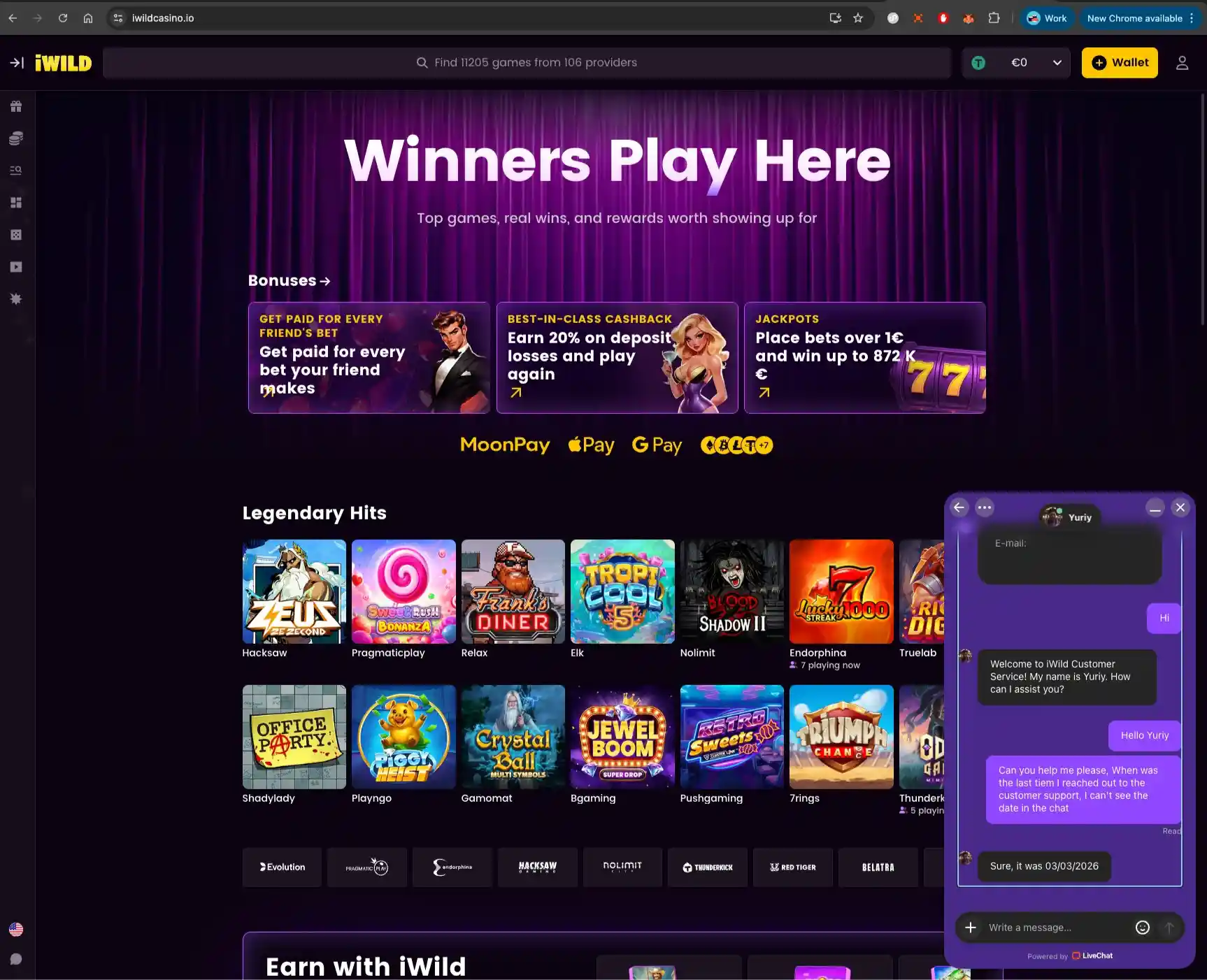 iWild casino homepage screen with live chat