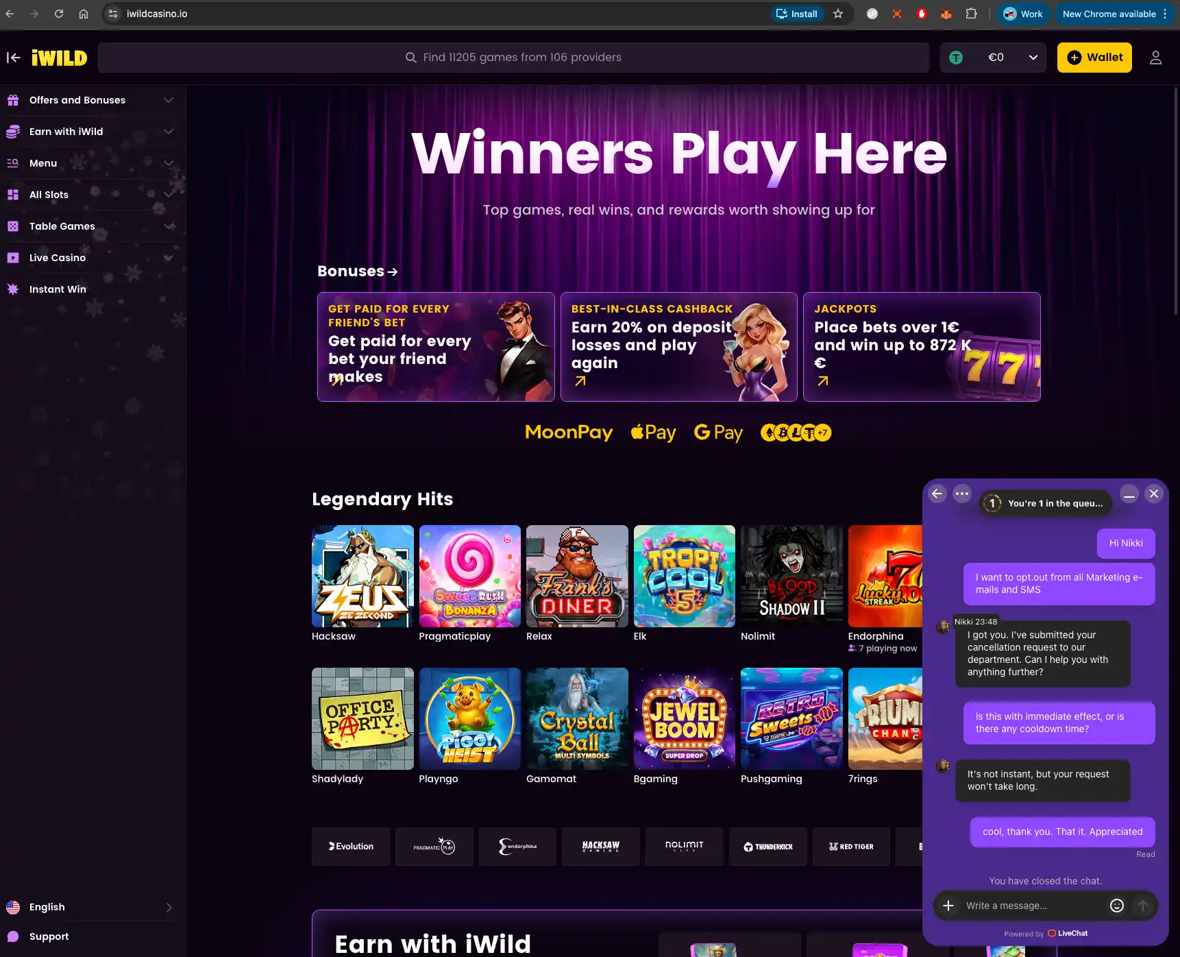 iWild casino homepage screen with live chat