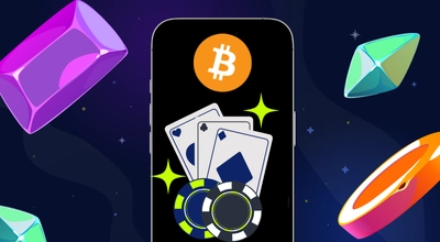Tumma sininen tausta, reunoilla värikkäitä muotoja ja keskellä puhelimen ulkoreuna, jonka sisällä on Bitcoin-logo, pelikortteja ja pelimerkkejä