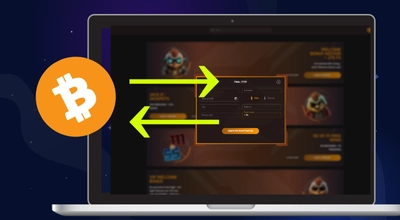Tumma sininen tausta, kuvassa läppärin näytöllä näkyvä Bitcoin-logo ja edestakaisin menevät nuoli-kuvakkeet