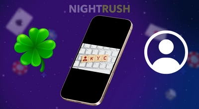 Un écran de smartphone avec KYC sur un clavier, près d’un trèfle à quatre feuilles et d’une icône utilisateur.