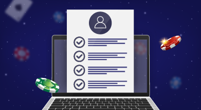 På en lilla bakgrunn med pokersjetonger, vilkår og betingelser som kommer ut av en data.