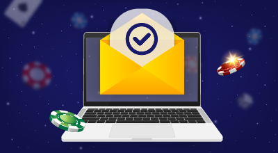 En data med en e-post som kommer ut av skjermen over en lilla bakgrunn.
